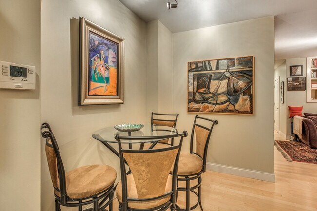 Building Photo - Two Bed Near Northeastern - No Fee