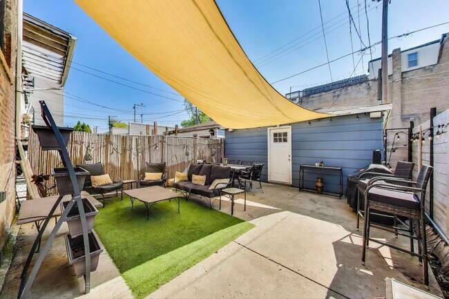 Building Photo - 4553 S Ellis Ave