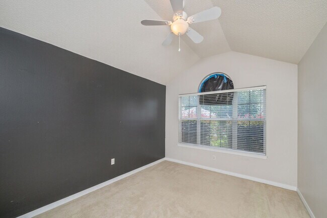 Building Photo - 107 Bay Tree Dr