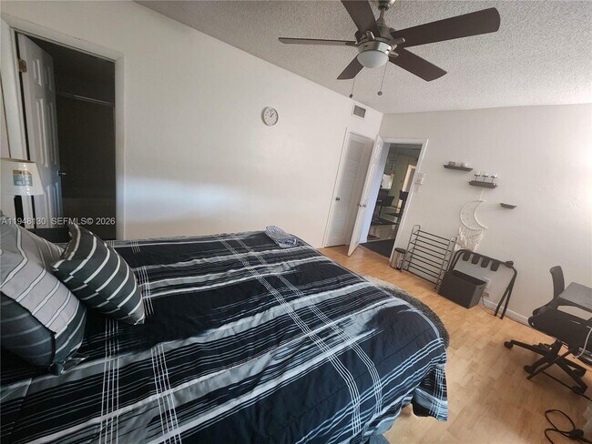 Building Photo - 7600 NW 5th Ct