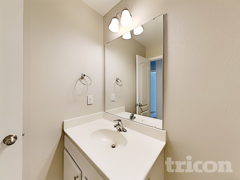 Building Photo - 933 Joselynn Drive