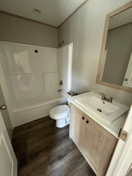 Building Photo - 161 Oral Dr