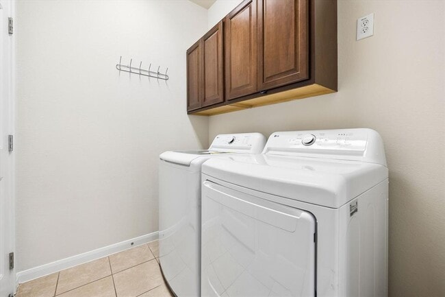 Building Photo - 206 Saddle Ridge Dr