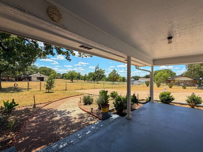Building Photo - Beautiful 6 bed, 2 bath home in Burleson!