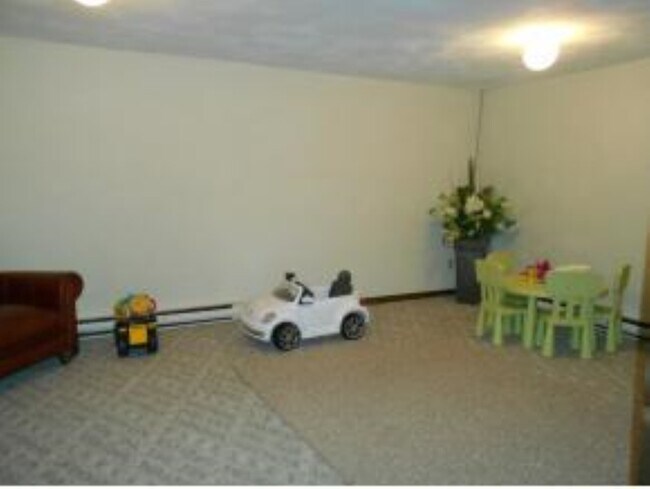 Building Photo - 912 White Birch Ln