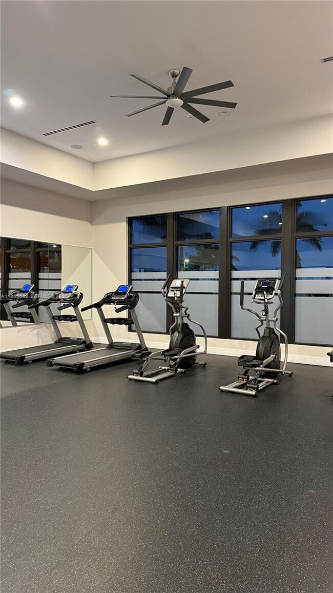 Building Photo - 947 NE 211th St