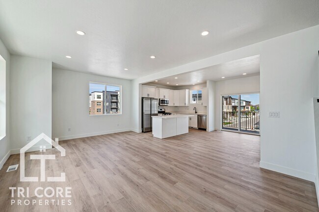 Building Photo - ?? 1 MONTH FREE + FREE PET RENT | Spacious 2BR Townhome w/ 2-Car Garage + Smart Home Features