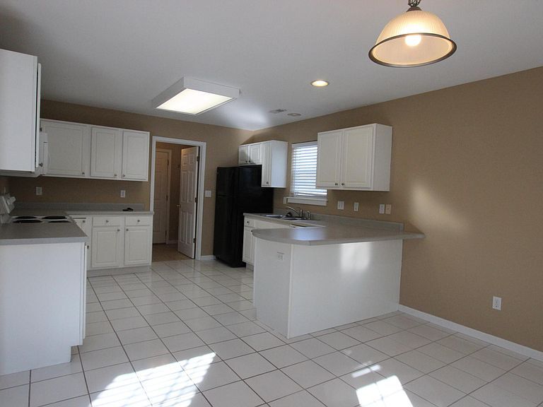 Building Photo - 502 Cheetah Dr