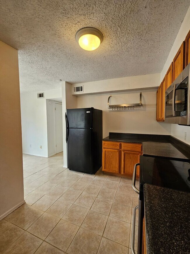 Building Photo - 129 Crystal Bend