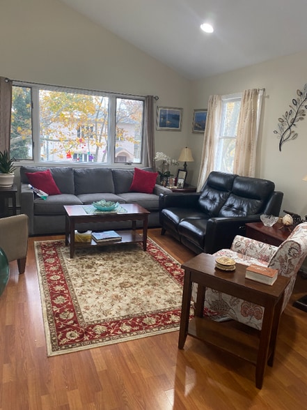 Primary Photo - 81-52-81242 242nd St