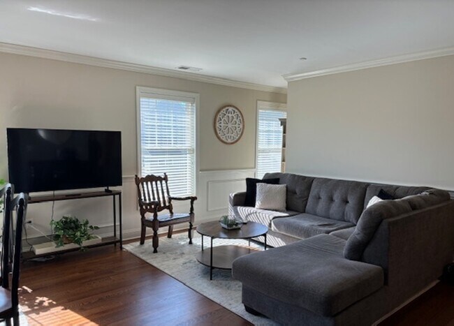 Building Photo - 67 W Main St