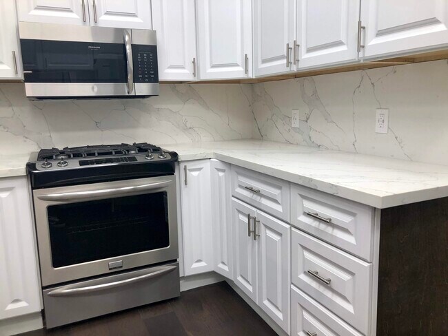 Building Photo - 2406 Clay St