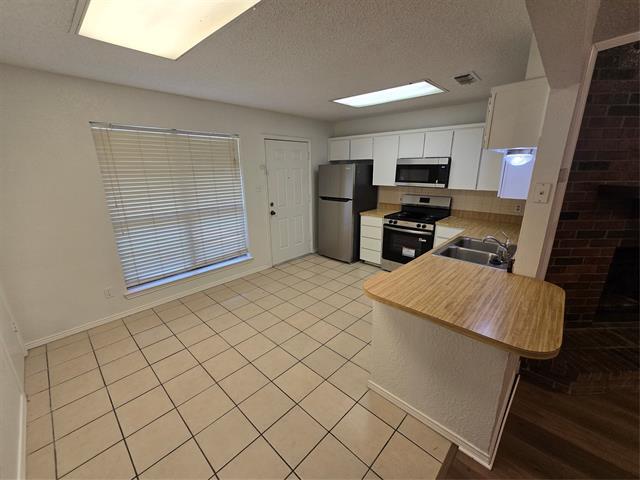 Building Photo - 7451 N College Cir