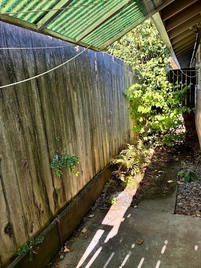 Building Photo - 4122-4130 SE Howe St