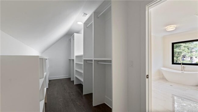 Building Photo - 208 Indian Hills Trail