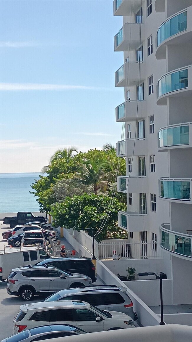 Building Photo - 3001 S Ocean Dr