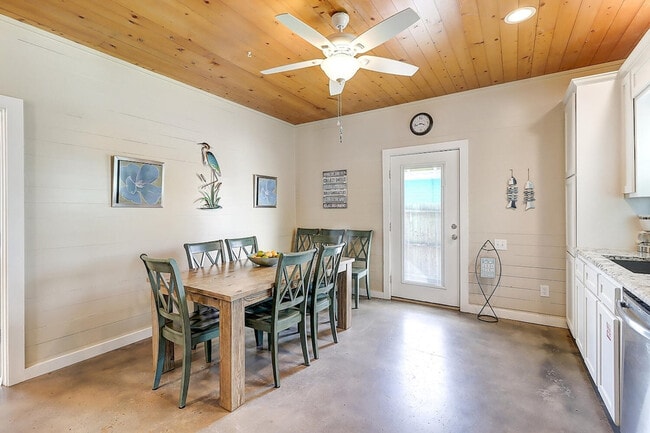 Building Photo - 2606 Eleventh Street-SI ID1023248P