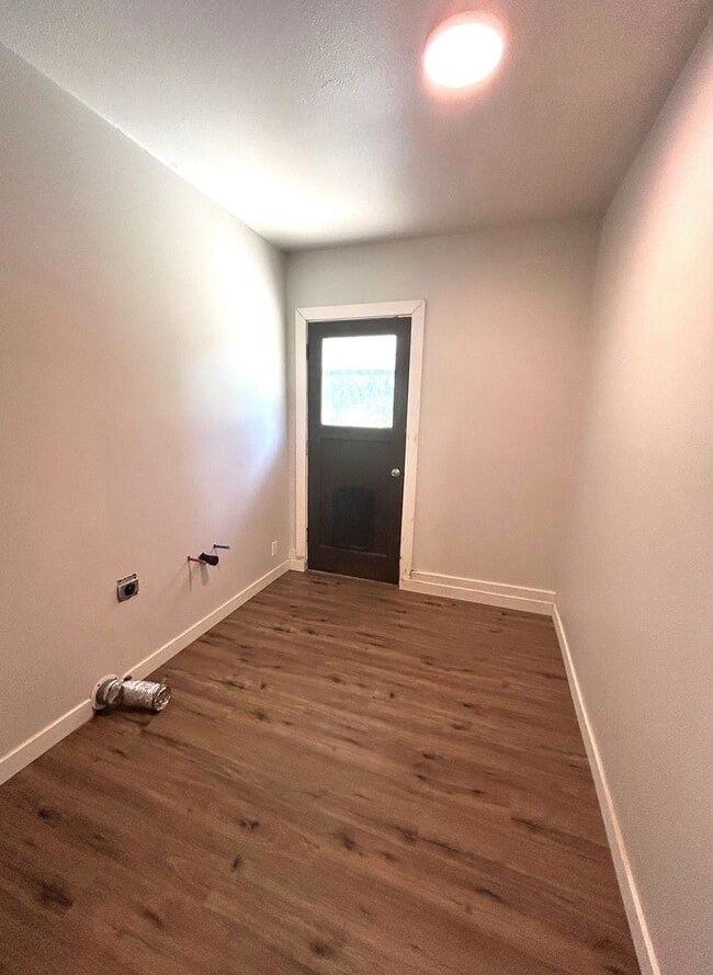 Building Photo - Updated 3+ bedroom 2 bath home in country ...