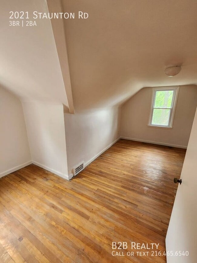 Building Photo - 2021 Staunton Rd