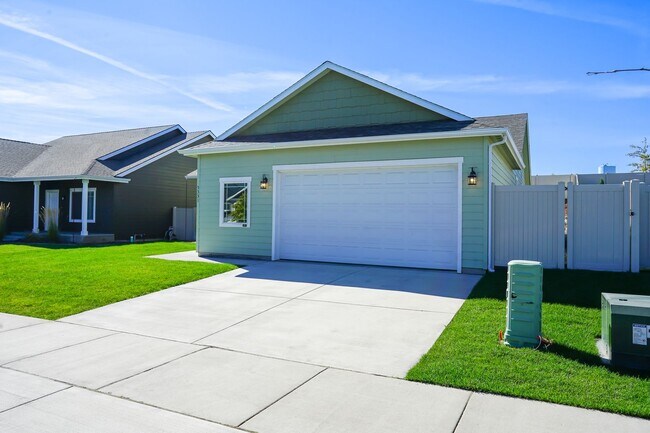 Building Photo - Great home just outside of Post Falls