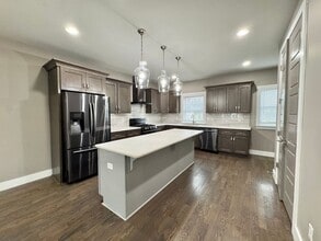 Building Photo - 3 Bed, 3.5 Bath Home w/ 2 Car Garage and Lake Views