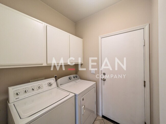 Building Photo - Stunning 3 Bedroom Home with Private Pool & Spa in Palm Springs!