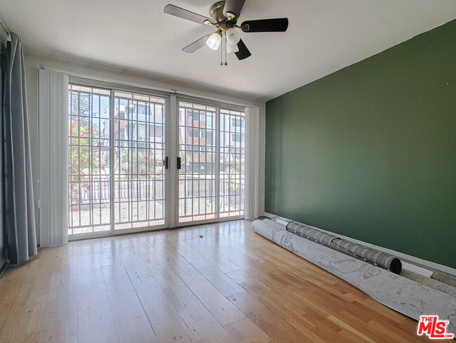 Building Photo - 336 S Wilton Pl