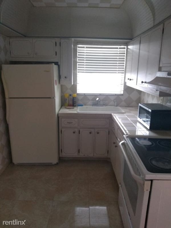 Building Photo - 1 br, 1 bath Condo - 2238 MONROE ST