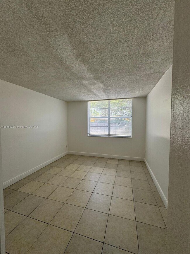 Building Photo - 482 NW 165th St