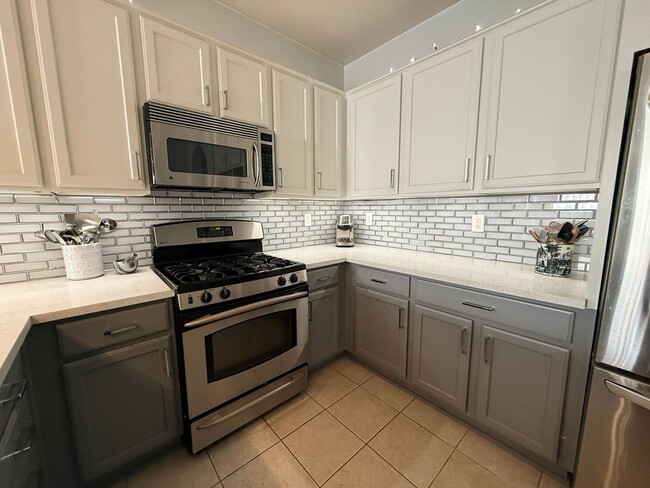 Building Photo - Beautiful 3bd/2ba Natomas Home with 2 Car Garage!