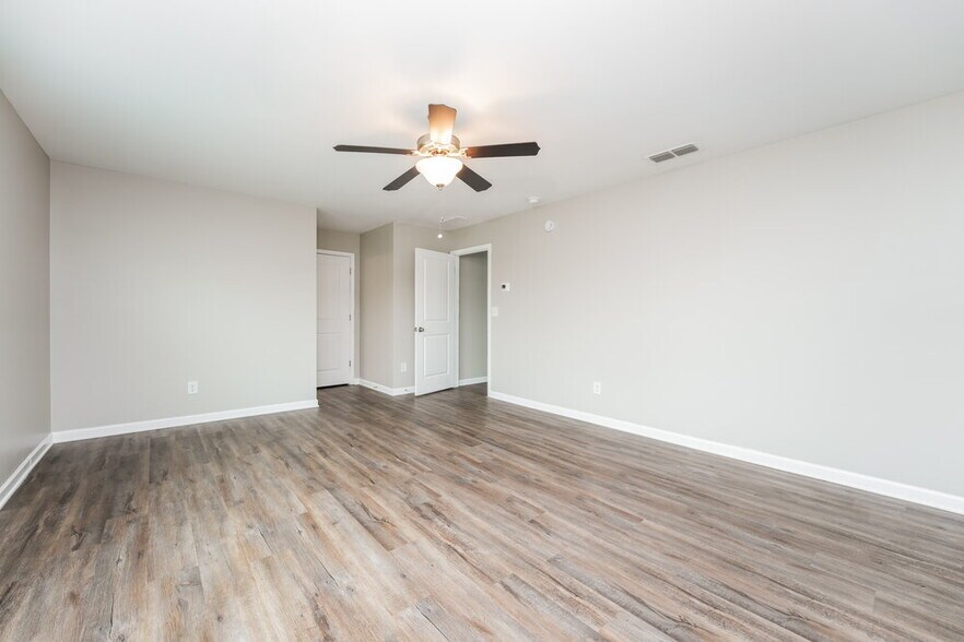 Building Photo - 3740 Place Dr