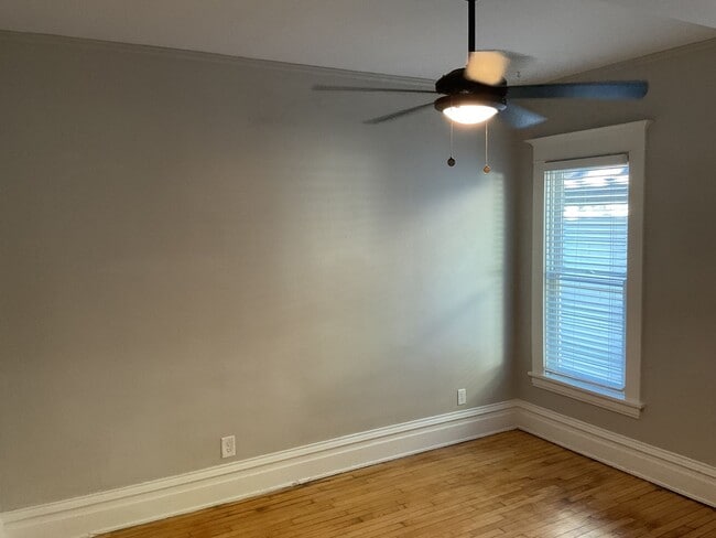 Building Photo - Beautifully Updated 4 BR/2 BA Upper-Level Duplex in Minneapolis with 2-Car Garage!