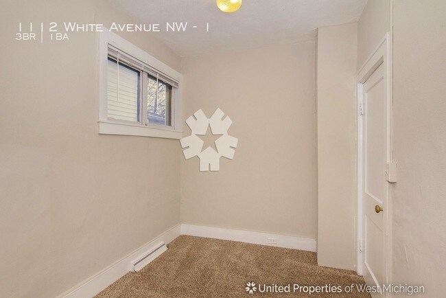 Building Photo - 1112 White Ave NW