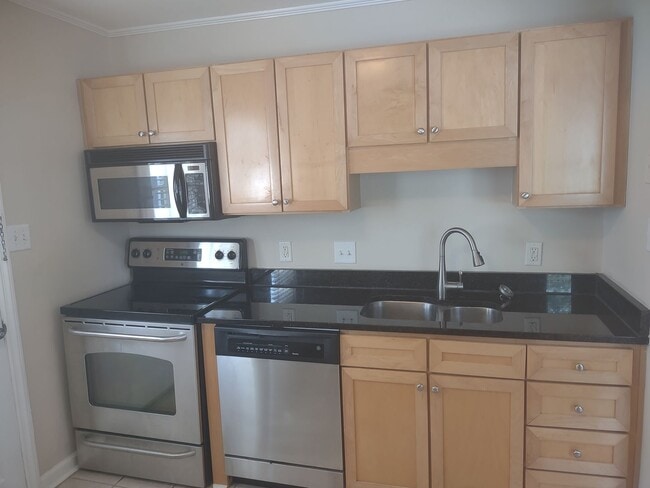 Building Photo - 2 Bedroom 1 Bath Condo in the Cottages of ...