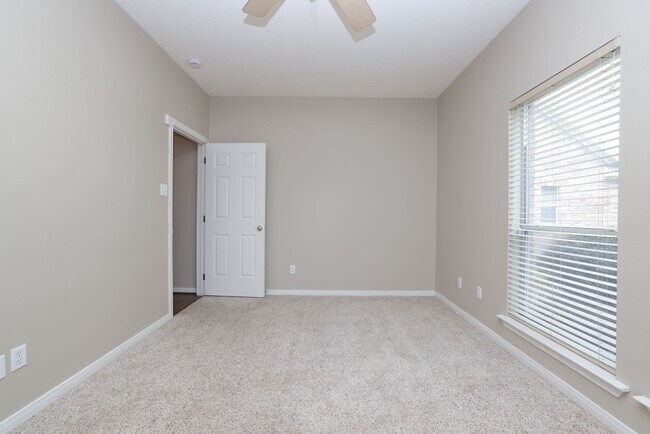 Building Photo - 105 Lawrence Marshall Dr