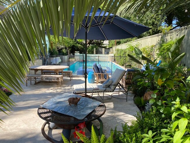 Building Photo - 2220 Colquitt St