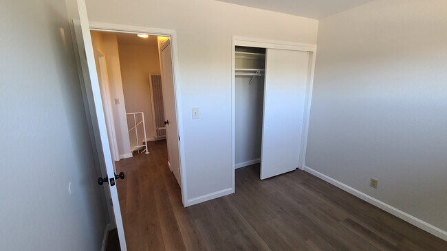 Building Photo - 1240 Juniper Dr