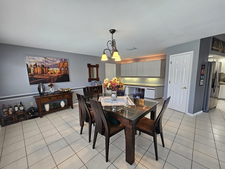 Building Photo - 2210 Bayou Dr