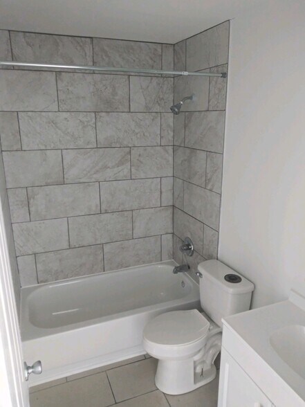 Building Photo - 44 Hopewell Ln Unit #B