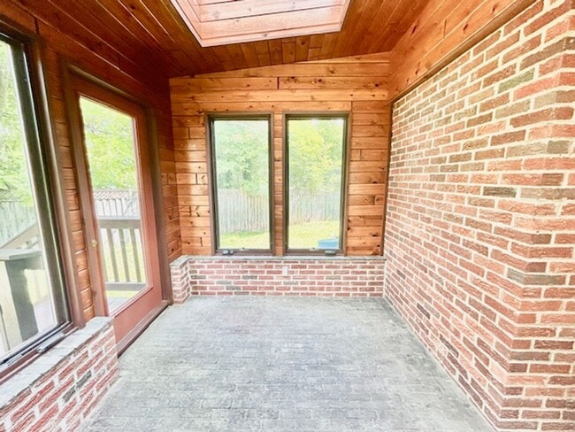 Building Photo - 4523 Gladwyne Dr