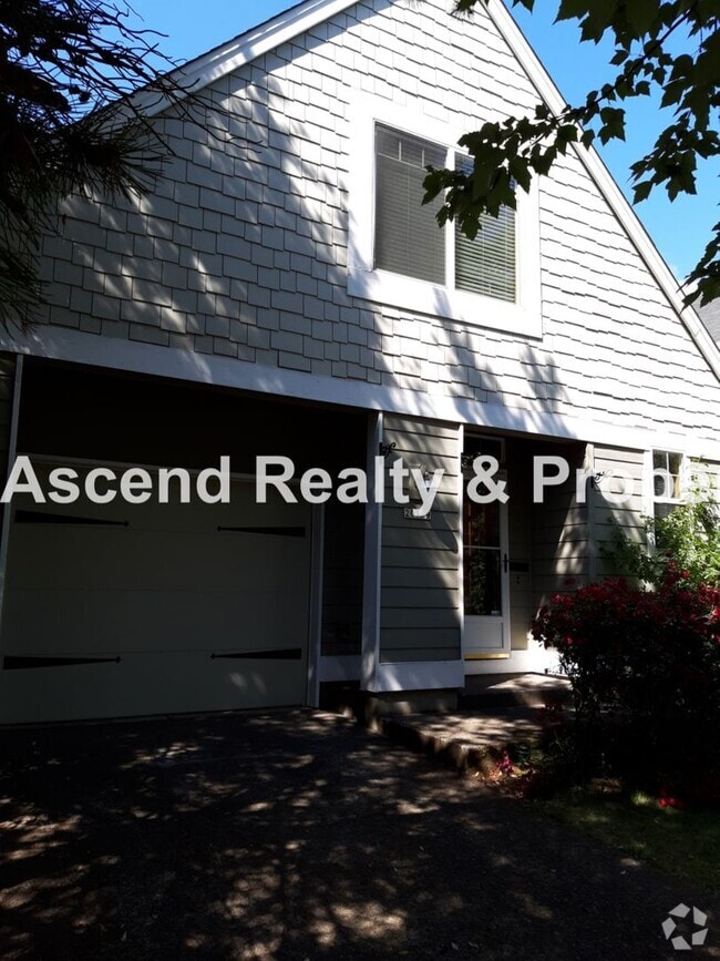 Building Photo - Tanasbourne Area 3 Bed Fenced Yard 1/2 Blo...