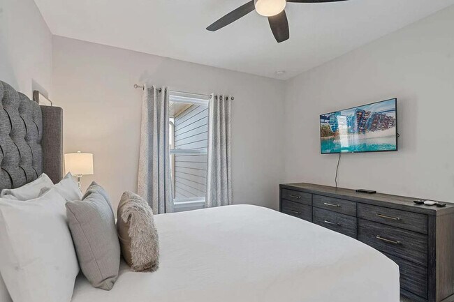 Building Photo - 7916 Draw St