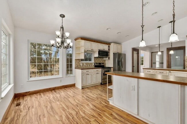 Building Photo - 2856 E 1st St