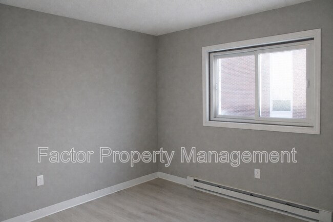 Building Photo - 418 Allan Ave