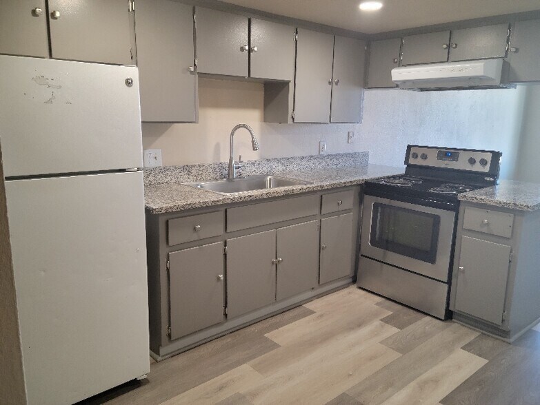 Building Photo - 3701 Thomas Ave