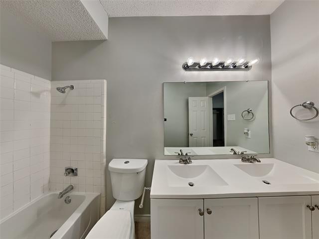 Building Photo - 702 Monique Ct