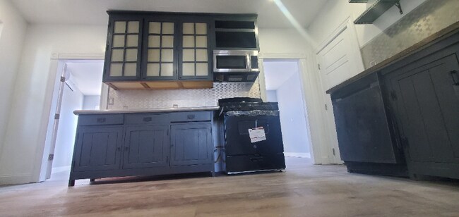 Building Photo - 132 Millbury St