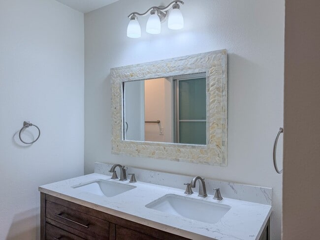 Building Photo - 5142 Sandpiper Way