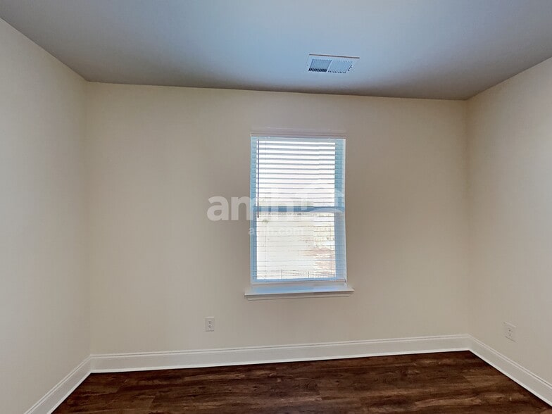 Building Photo - 1102 Amberly Wy