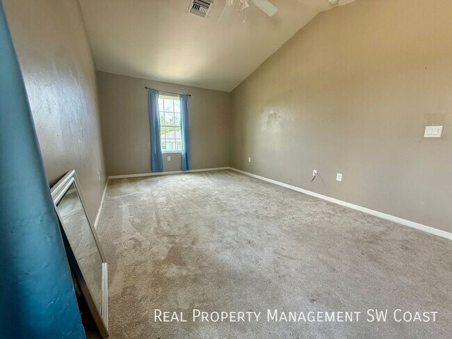 Building Photo - 1731 NW 25th Ln